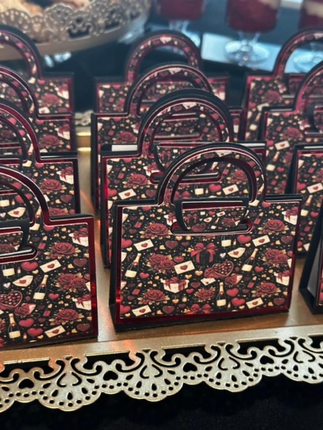 Favor purses and wallets